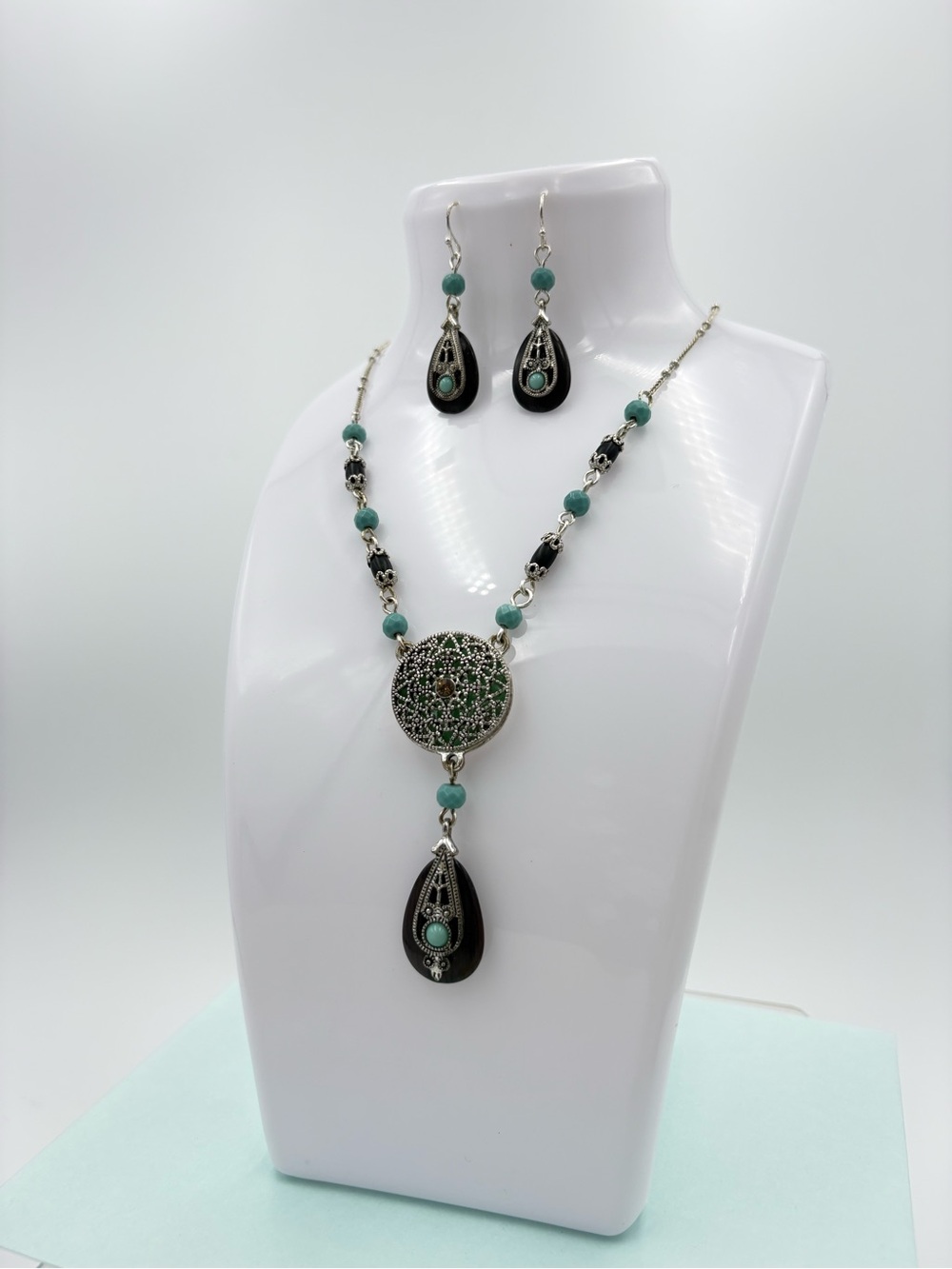 Vintage 2009 Avon Turquoise & Brown Medallion Necklace & Matching Earrings - Picture 12 of 14
